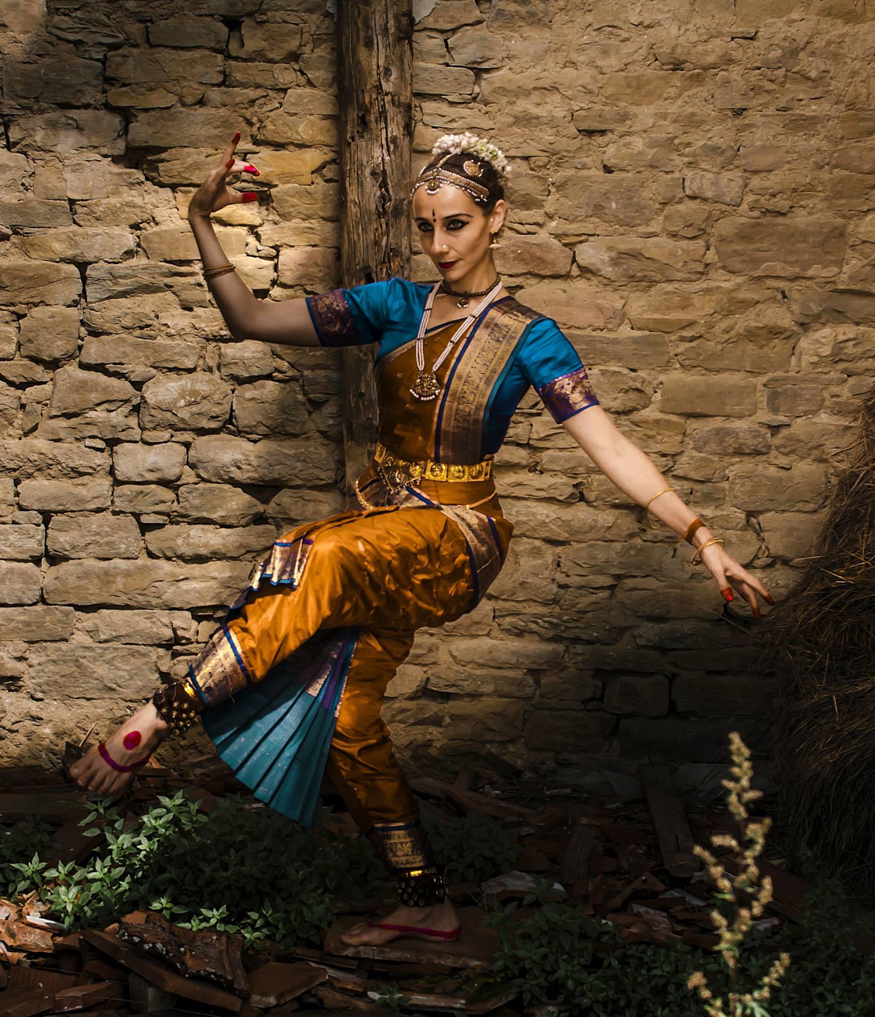 A Bharatanāṭyam dancer